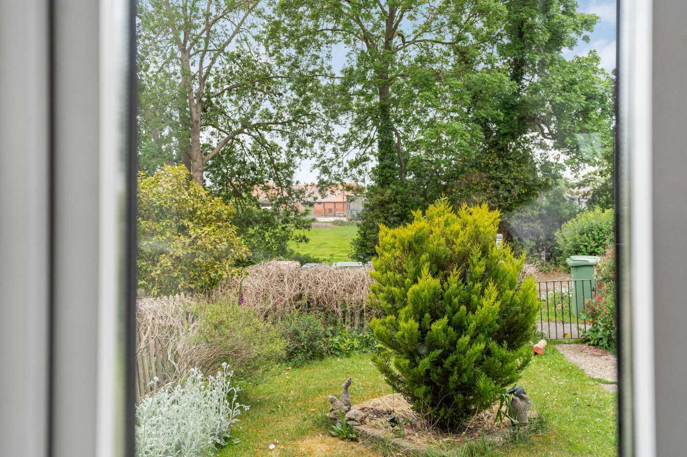 Plowden Way, Shiplake Cross, Henley-On-Thames